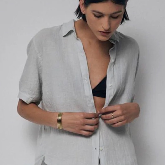 Velvet by Graham & Spencer - off-white short sleeve button-down - Picture 4 of 7